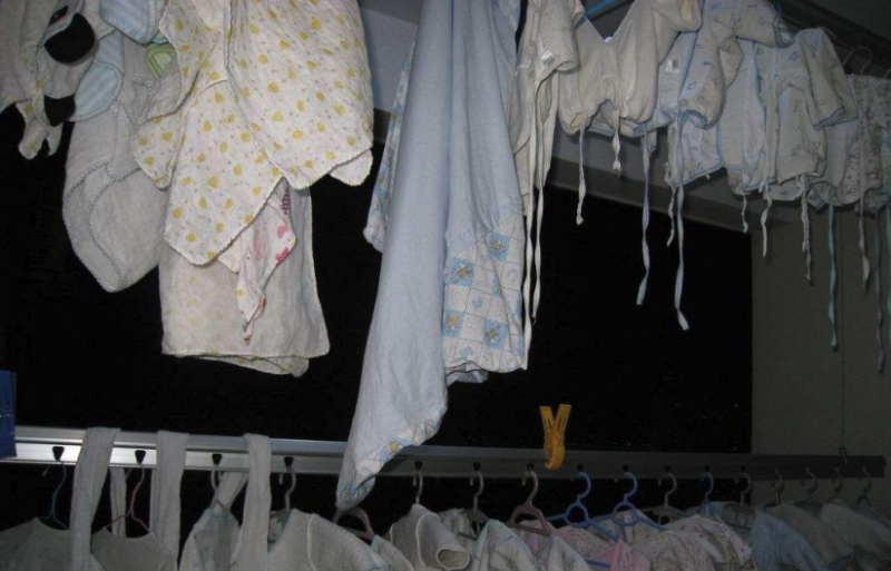 为何孩子的衣服晚上不能晾在外面会有这4个危害家长不要大意