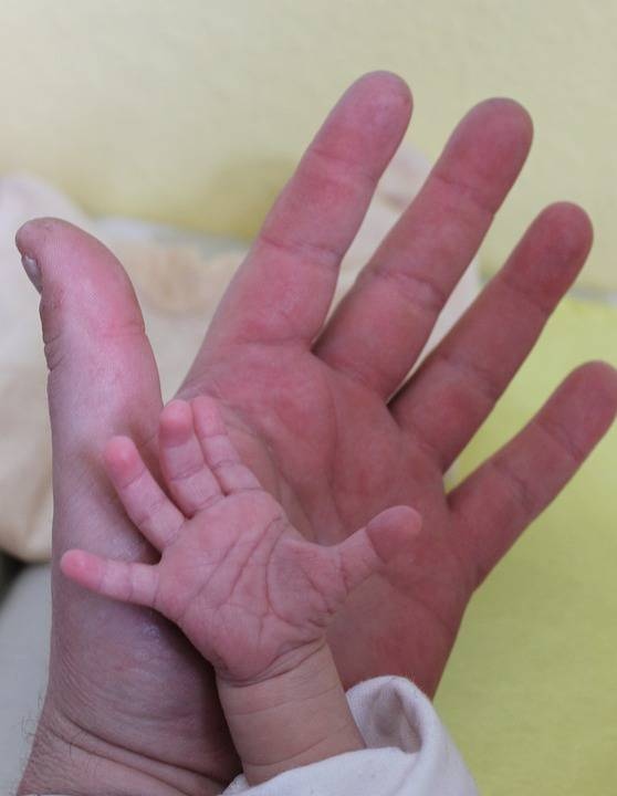 小孩子摔到头怎么办小孩子摔到头应该多注意什么事项呢