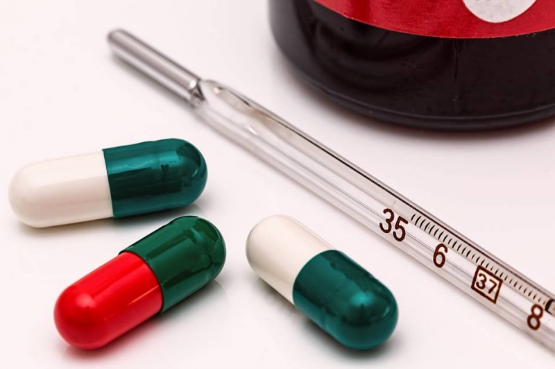 秋季腹泻宝宝持续发烧产生腹痛发烧的原因