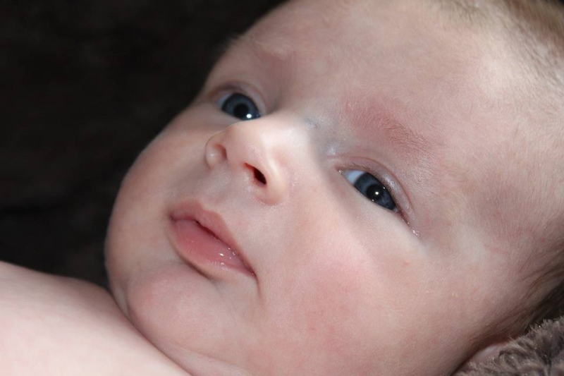 详解刚出生的宝宝呼吸很重需要注意吗婴儿呼吸重原因
