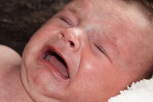 新生儿宝宝吃奶转头的原因新生儿宝宝吃奶转头的注意事项